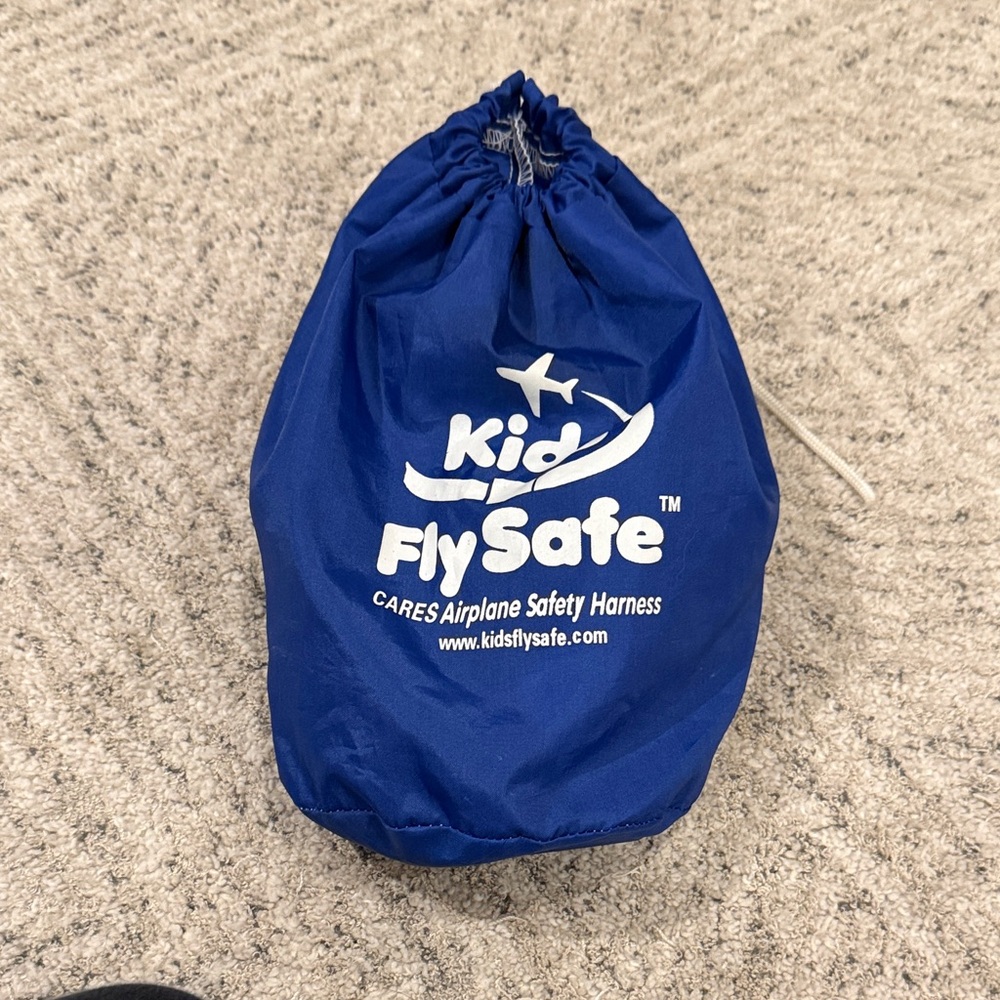 Kids fly safe airplane safety harness